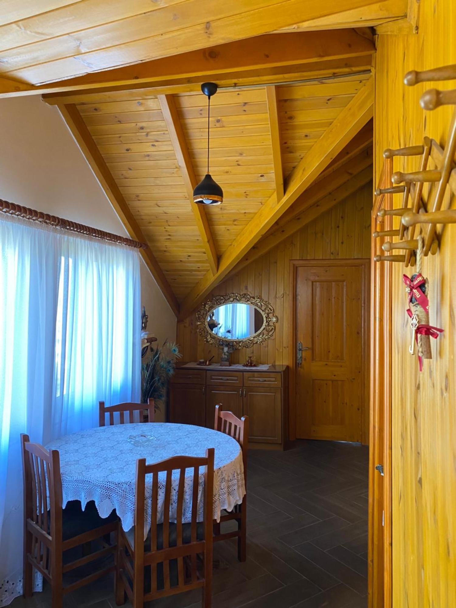 Bixhaku Guesthouse Gjirokaster Exterior photo
