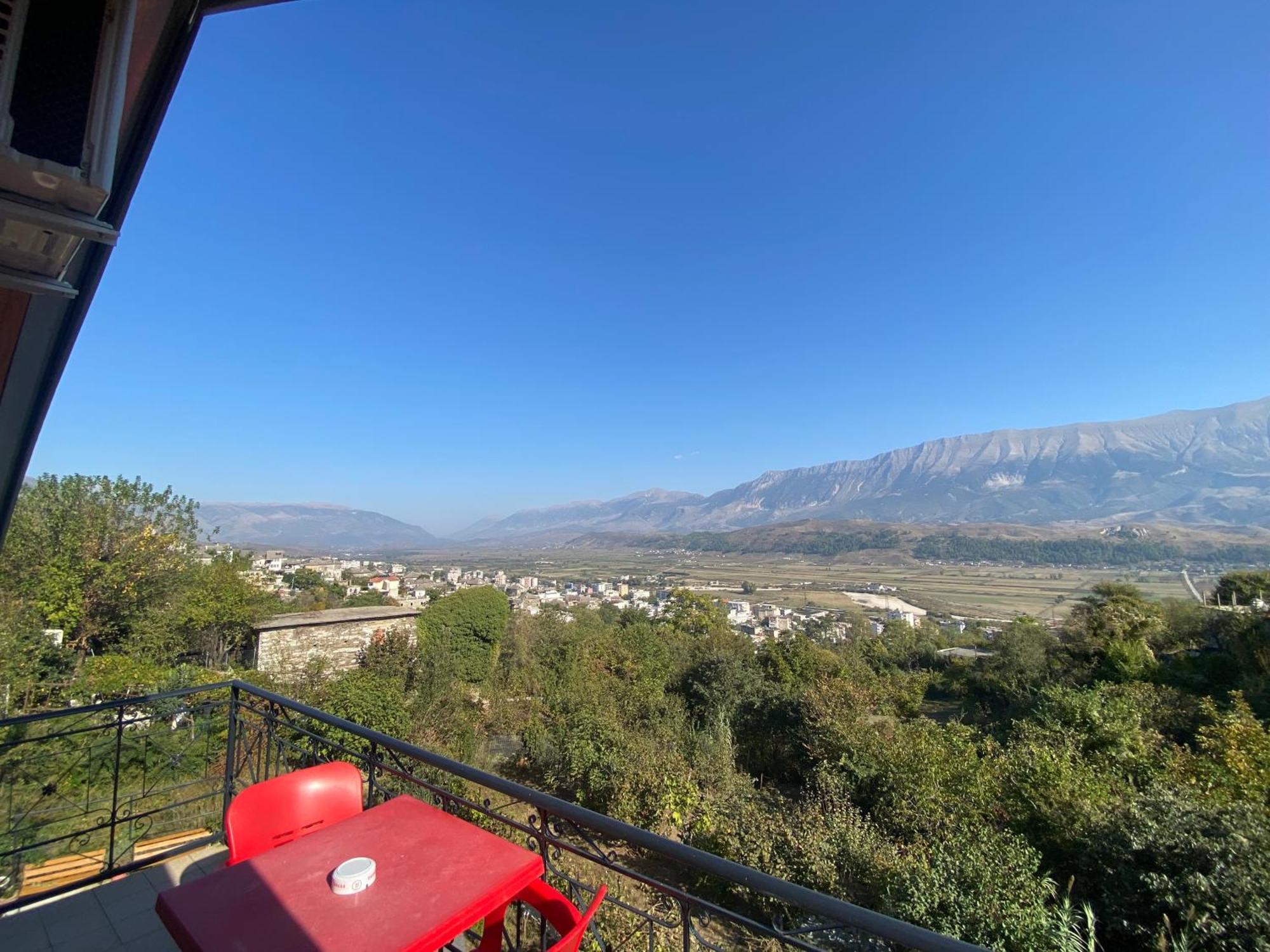 Bixhaku Guesthouse Gjirokaster Exterior photo
