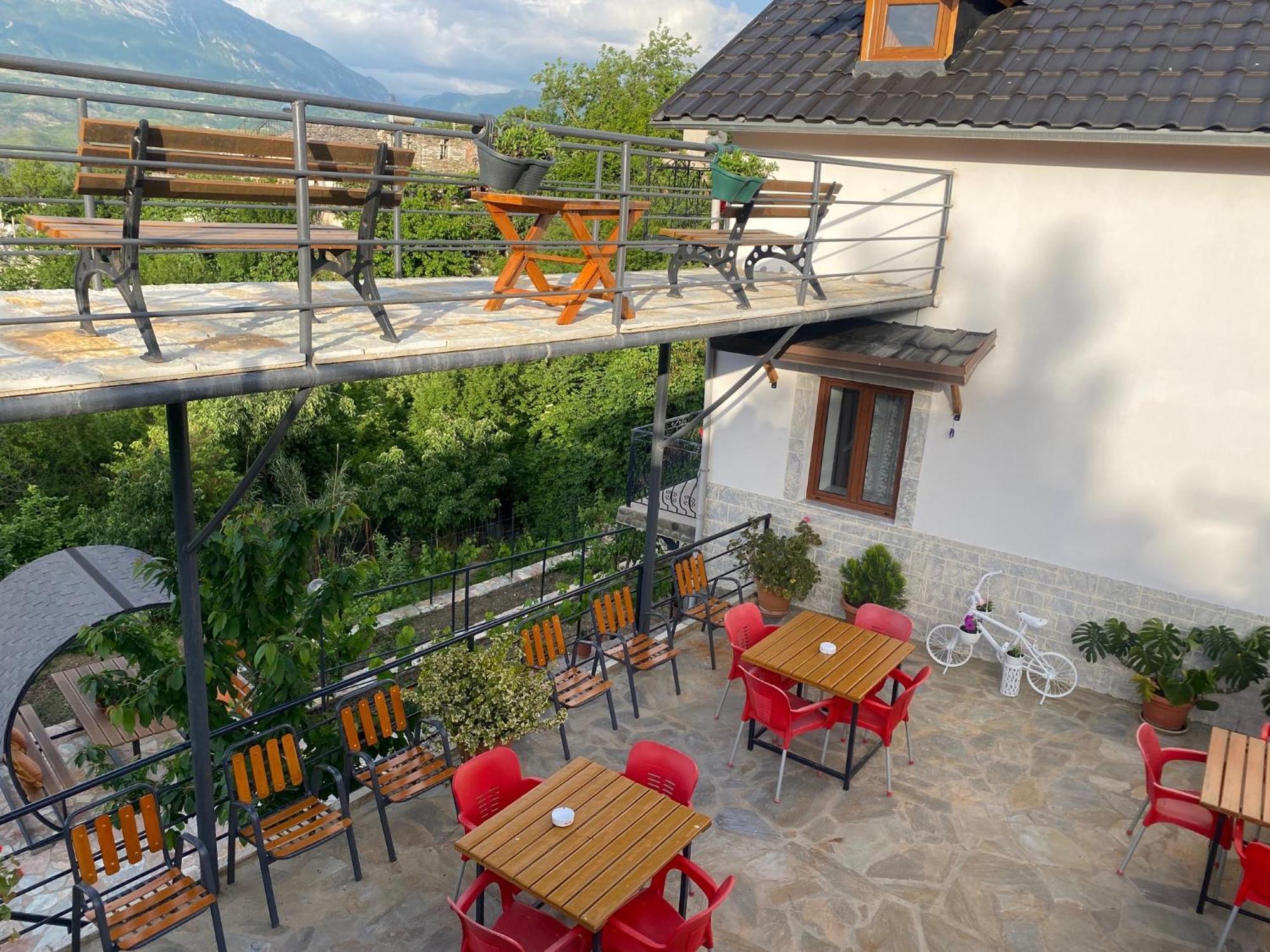 Bixhaku Guesthouse Gjirokaster Exterior photo