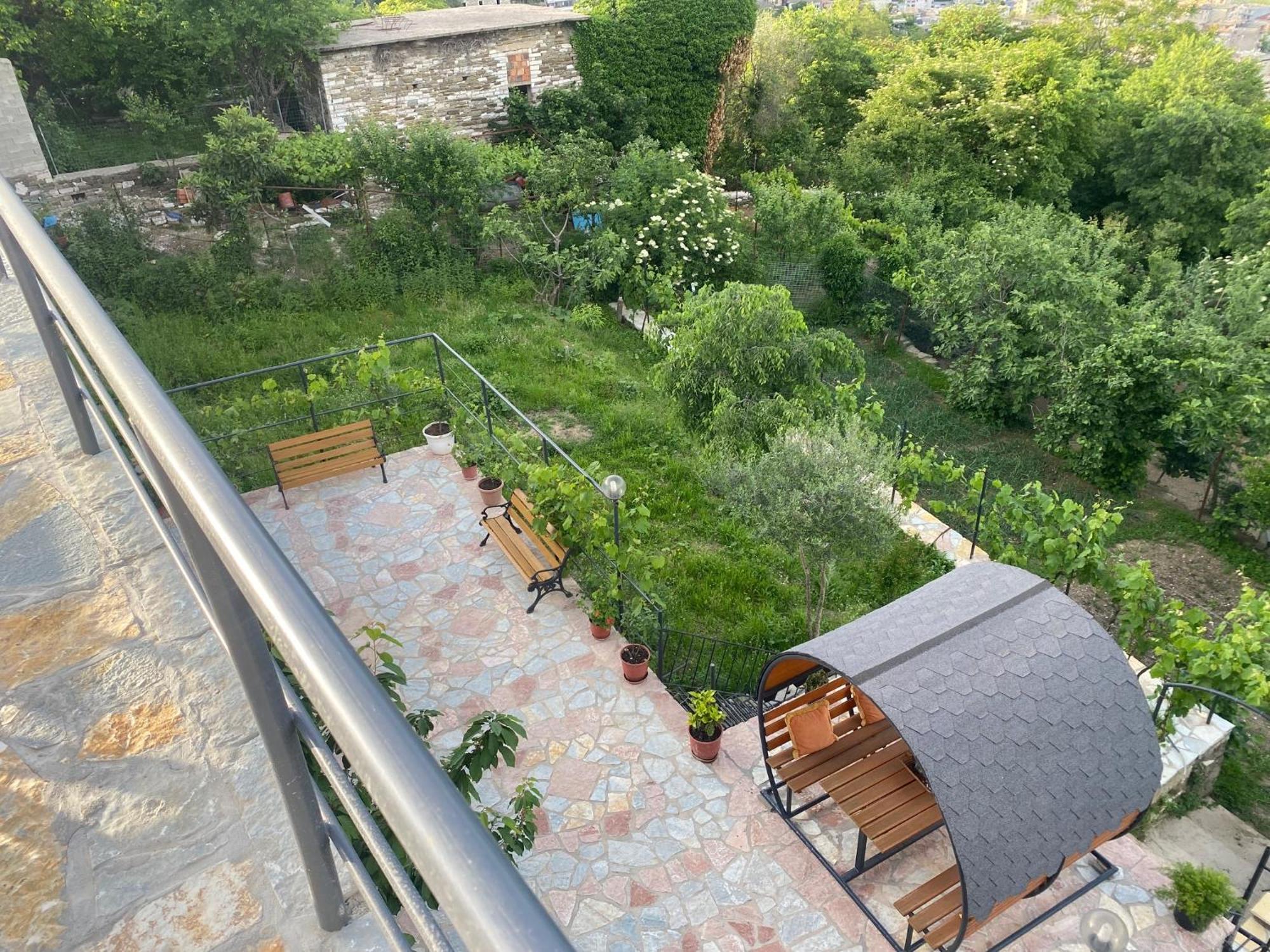 Bixhaku Guesthouse Gjirokaster Exterior photo