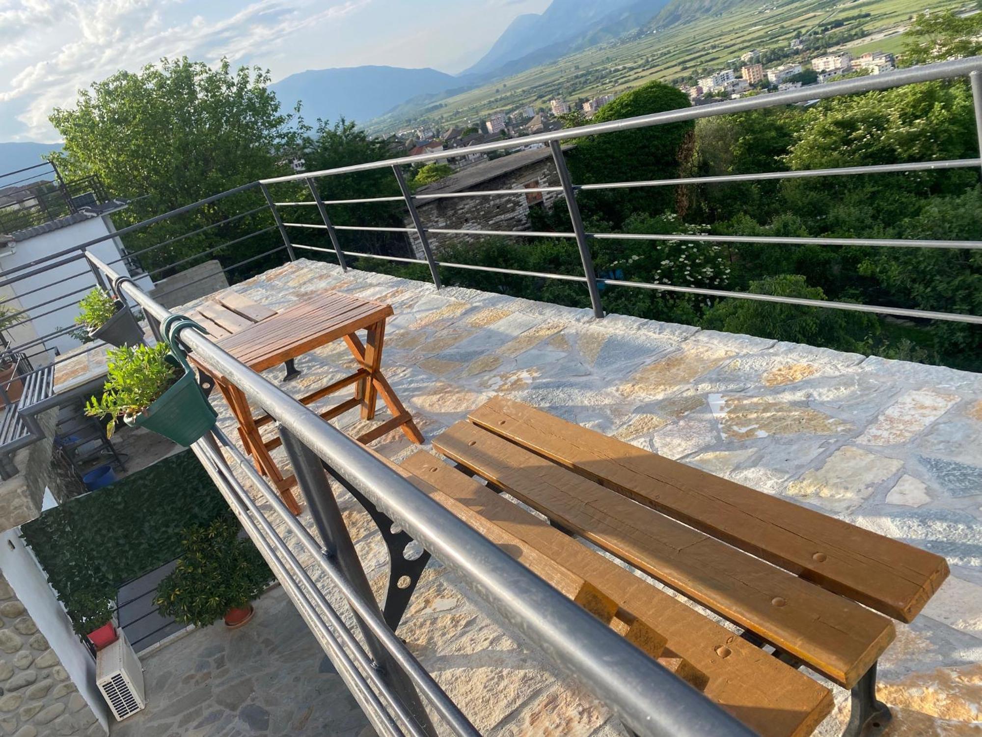 Bixhaku Guesthouse Gjirokaster Exterior photo